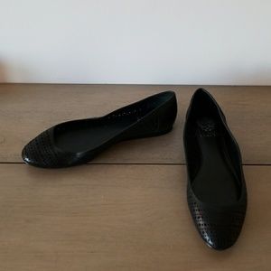 Women's 9M Vince Camuto Black Flats